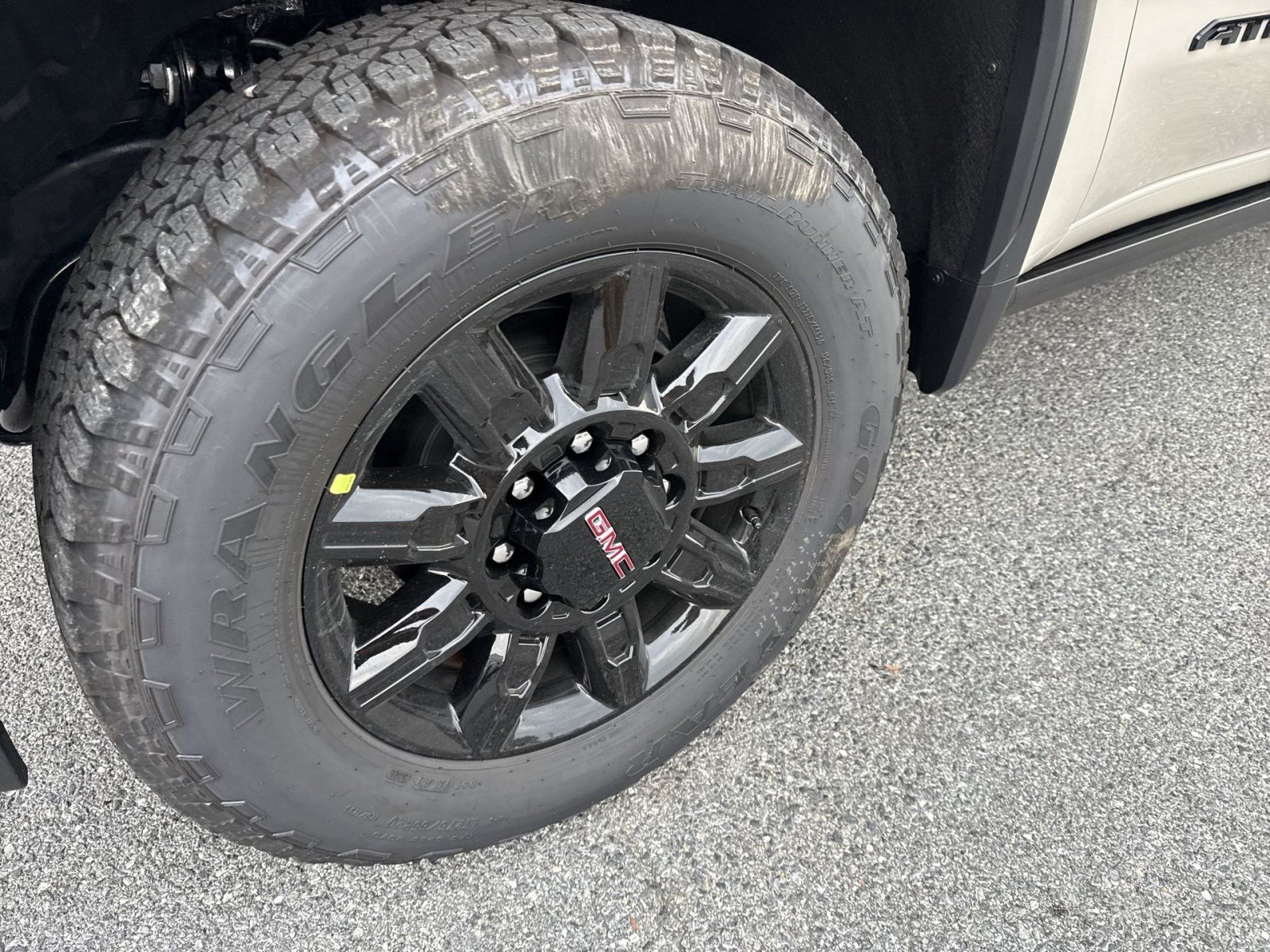 New 2026 GMC Sierra 2500 AT4 w/ AT4 Premium Plus Package AWD/4WD image 8