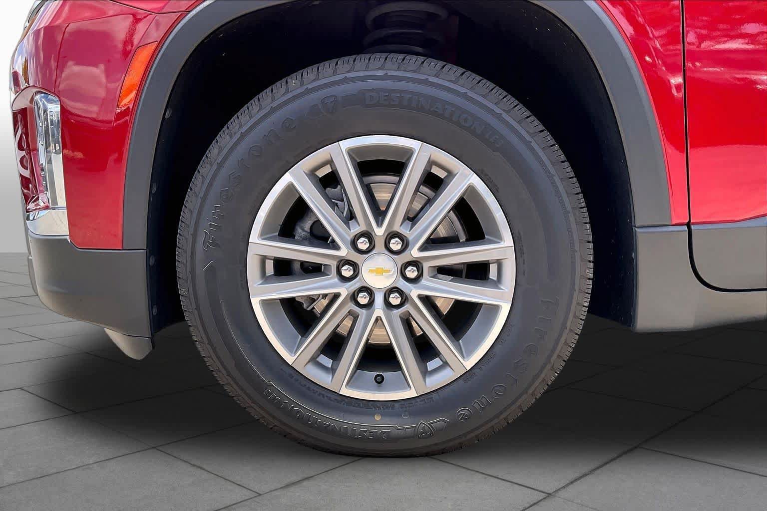 Used 2023 Chevrolet Traverse LT FWD image 10