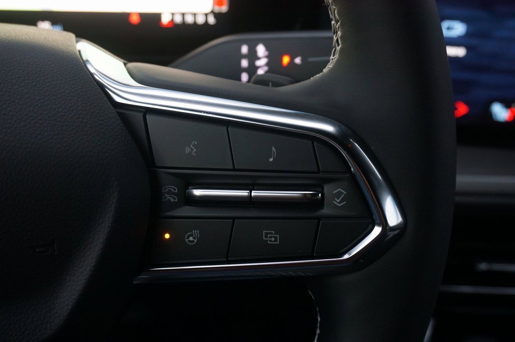 Used 2025 Chevrolet Traverse LT w/ LPO, Floor Liner Package image 21