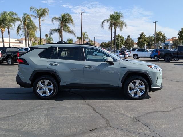 Used 2021 Toyota RAV4 XLE Premium AWD/4WD image 4