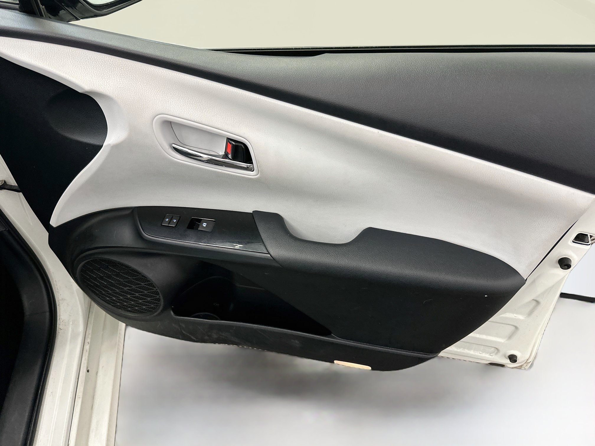Used 2017 Toyota Prius Three Touring w/ Carpet Mat Package FWD image 33