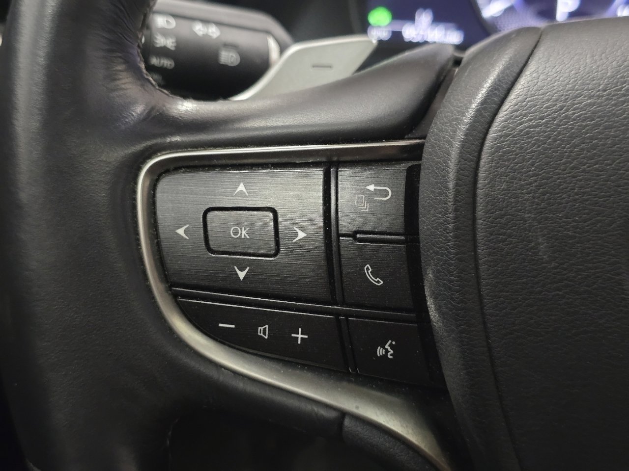 Used 2019 Lexus ES 300h w/ Accessory Package 2 image 35