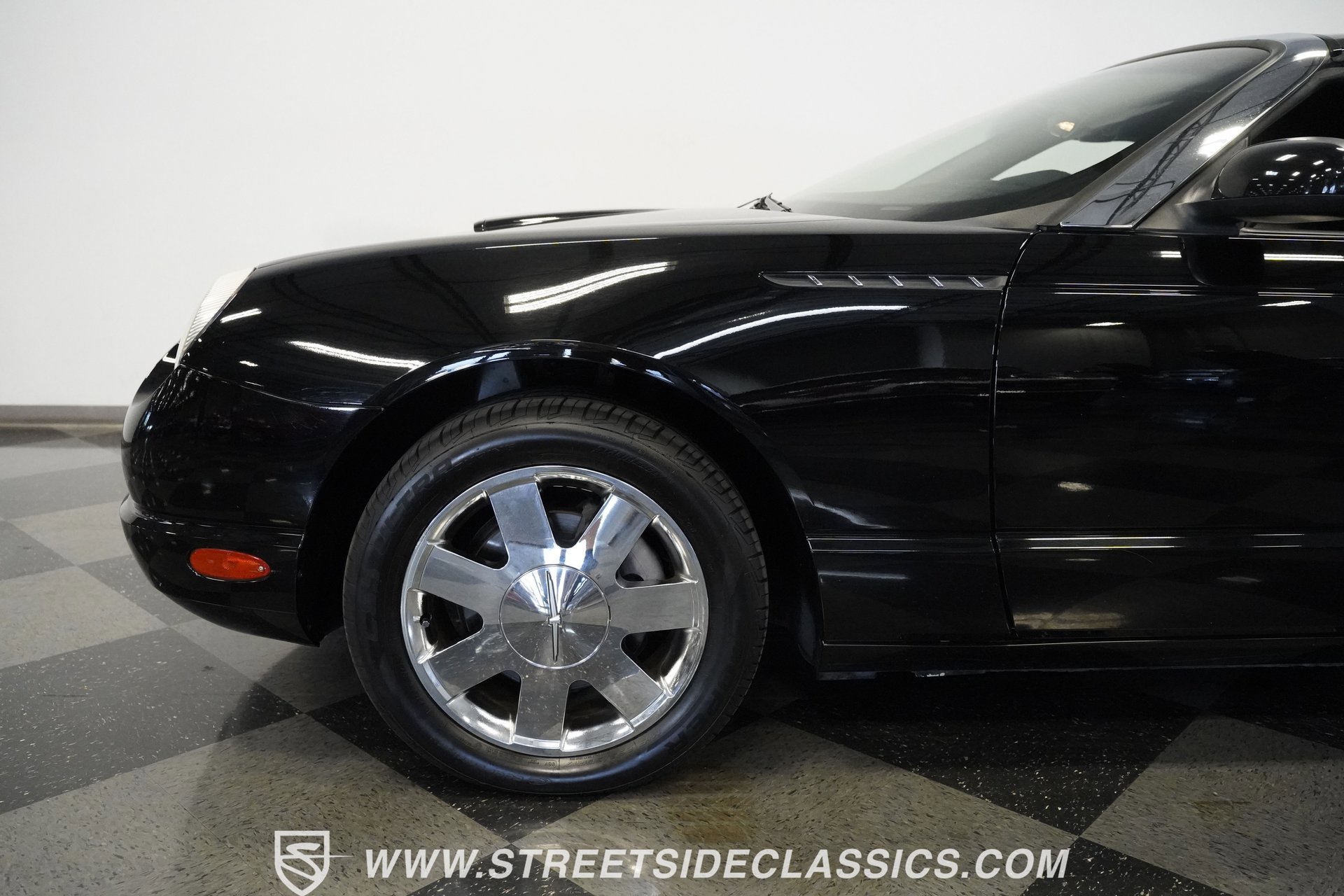 Used 2002 Ford Thunderbird image 16