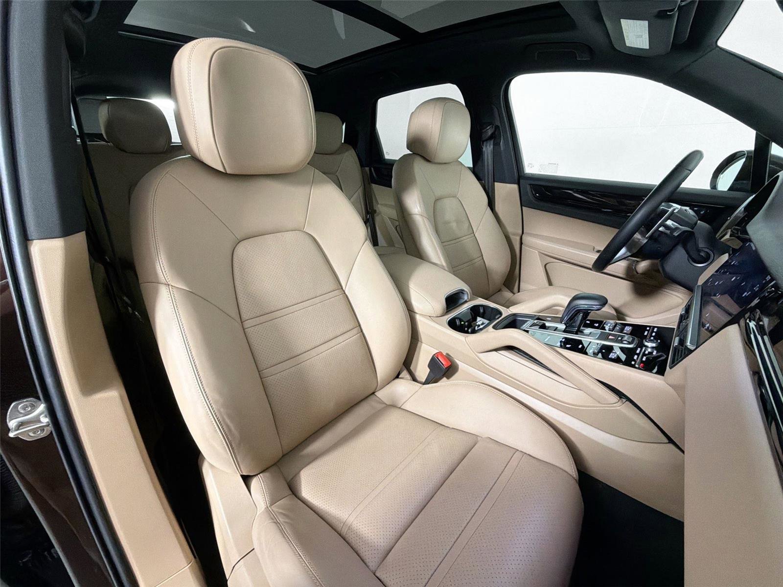 Certified 2022 Porsche Cayenne GTS AWD/4WD image 28