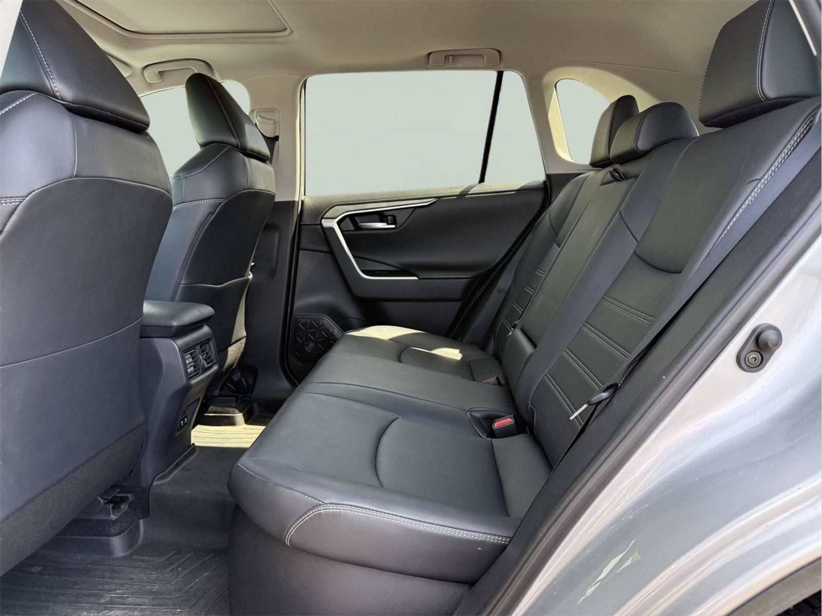Used 2019 Toyota RAV4 Limited w/ Carpet Mat Package AWD/4WD image 21