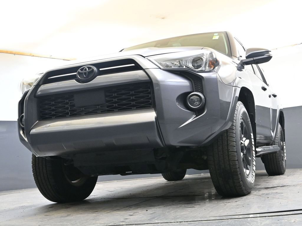 Used 2021 Toyota 4Runner SR5 Premium w/ Moonroof Package AWD/4WD image 31