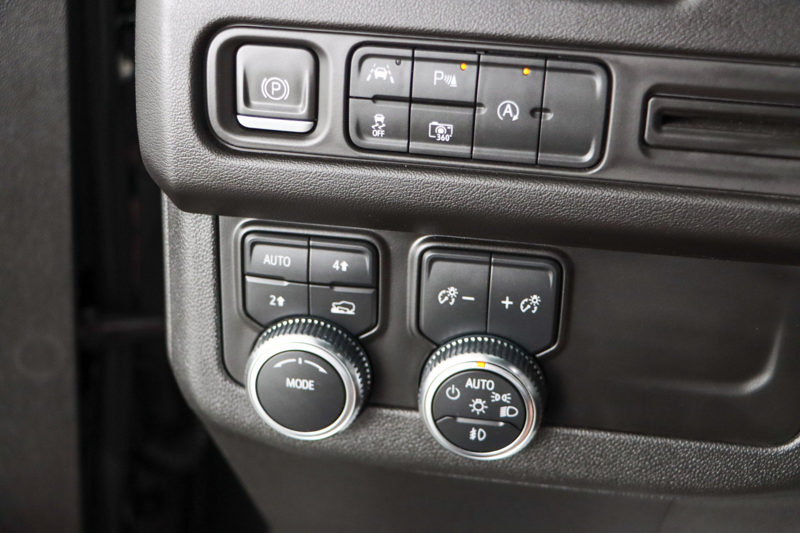 Used 2023 GMC Yukon SLT w/ SLT Luxury Package AWD/4WD image 23