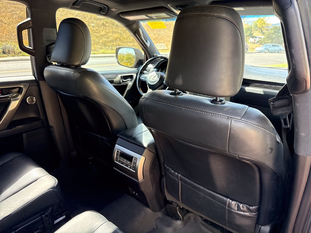 Used 2021 Lexus GX 460 Luxury w/ Sport Design Package AWD/4WD image 25