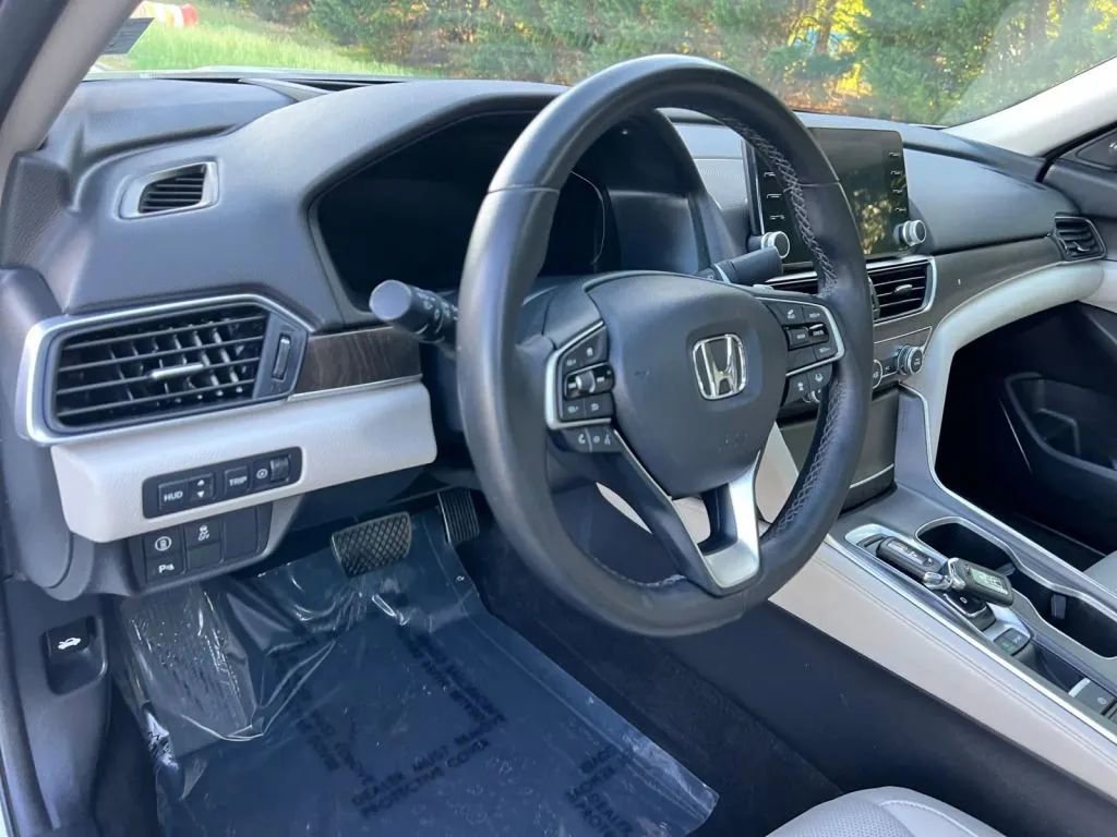 Used 2019 Honda Accord Touring image 24