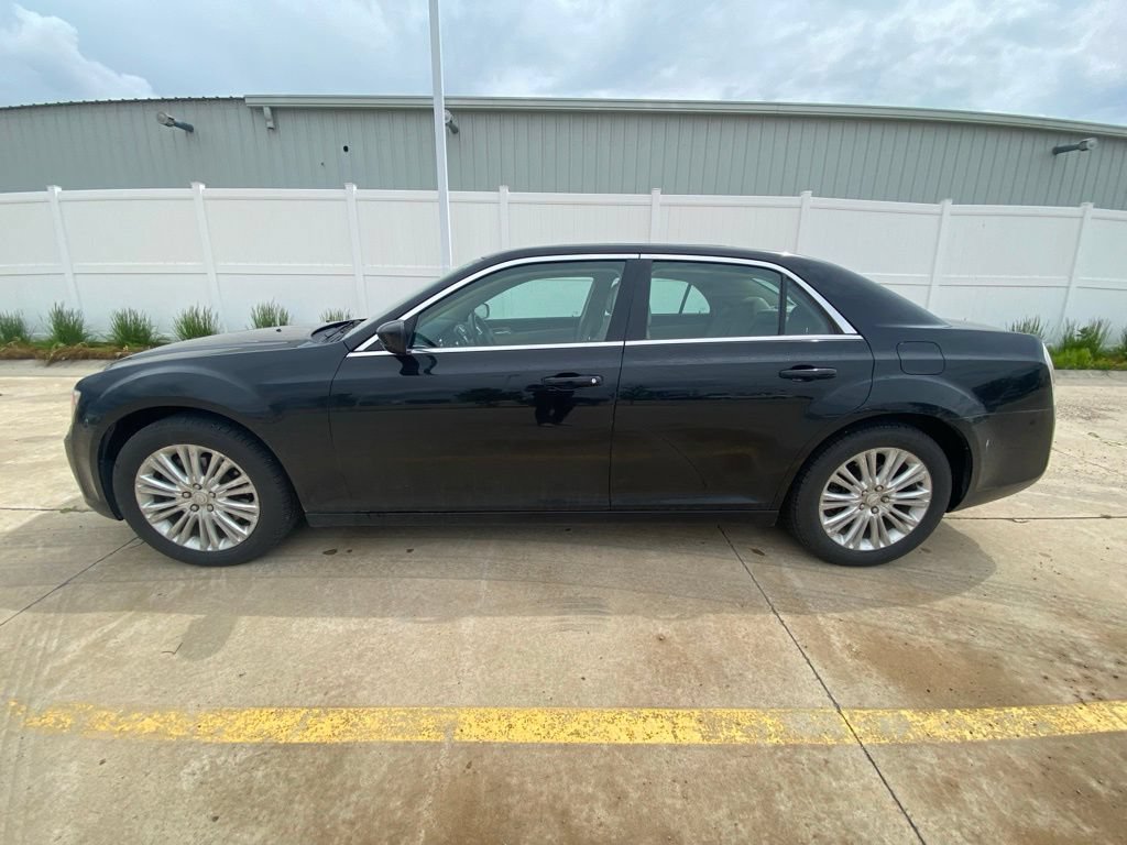 Used 2013 Chrysler 300 AWD w/ Driver Convenience Group image 5