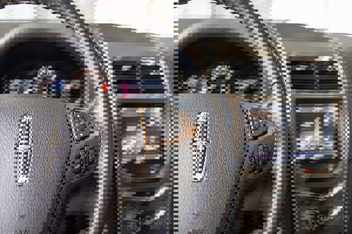 Used 2012 Lincoln MKX FWD image 25