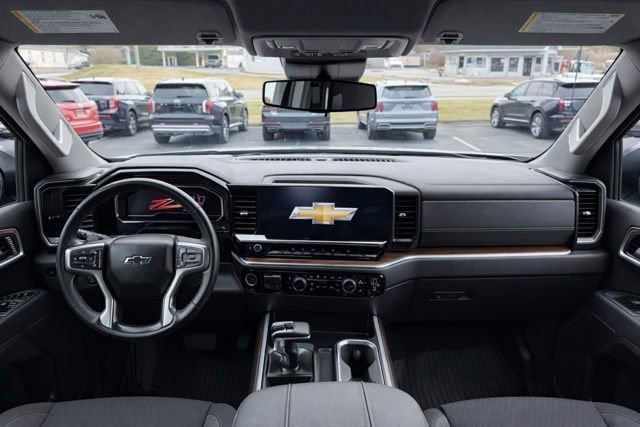 Used 2024 Chevrolet Silverado 1500 RST w/ Z71 Off-Road Package image 17