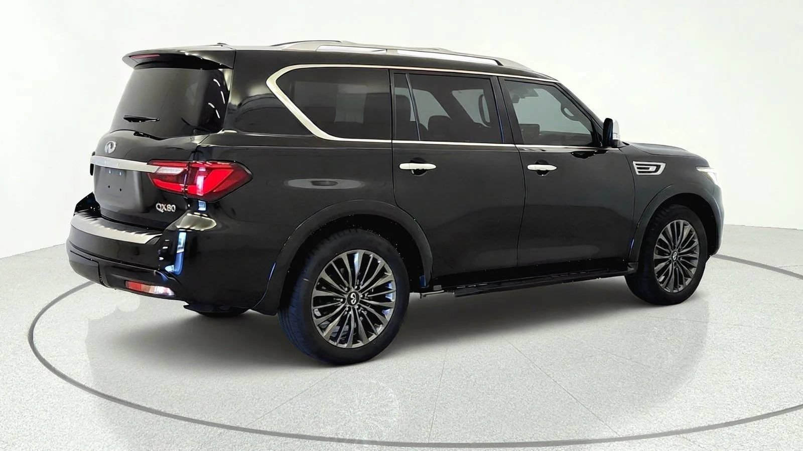 Used 2024 INFINITI QX80 Sensory w/ Cargo Package AWD/4WD image 9