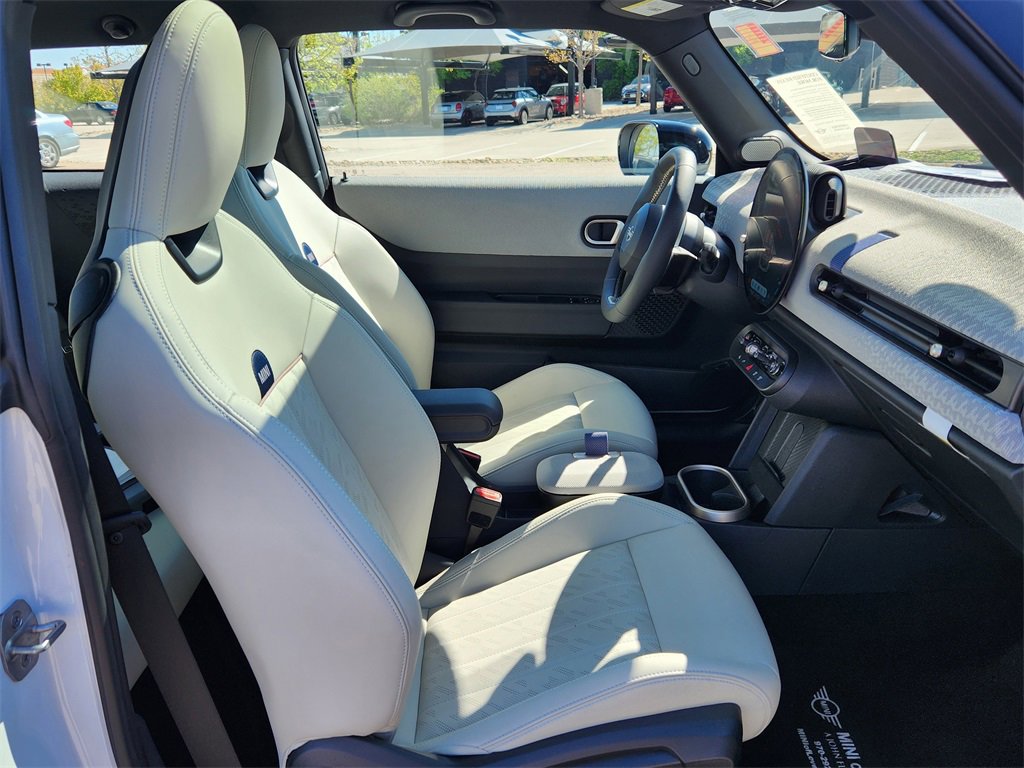 Used 2025 MINI Cooper 2-Door Hardtop image 16