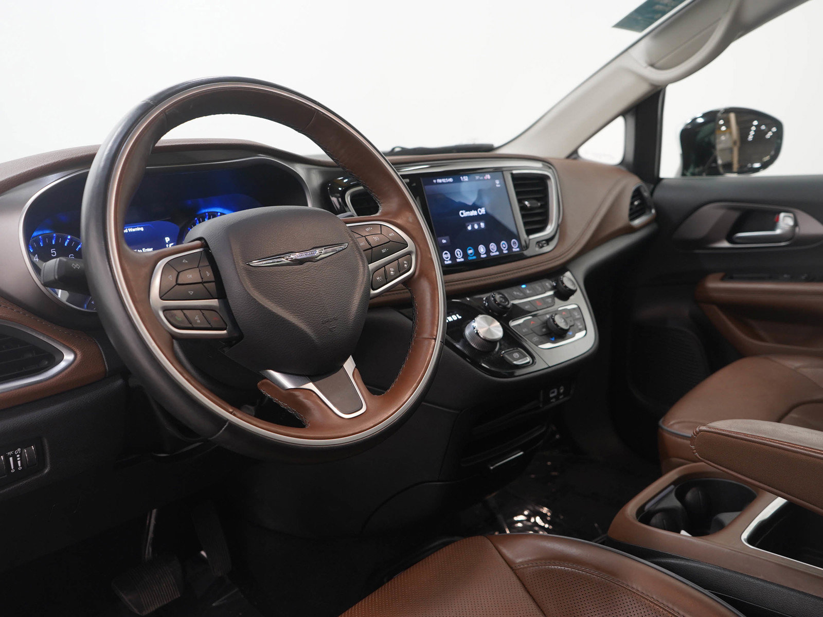 Used 2019 Chrysler Pacifica Limited image 27