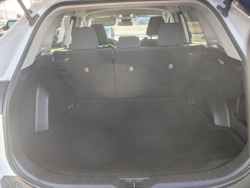 Used 2021 Toyota RAV4 LE image 26