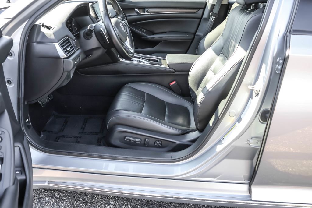 Used 2019 Honda Accord Touring image 18