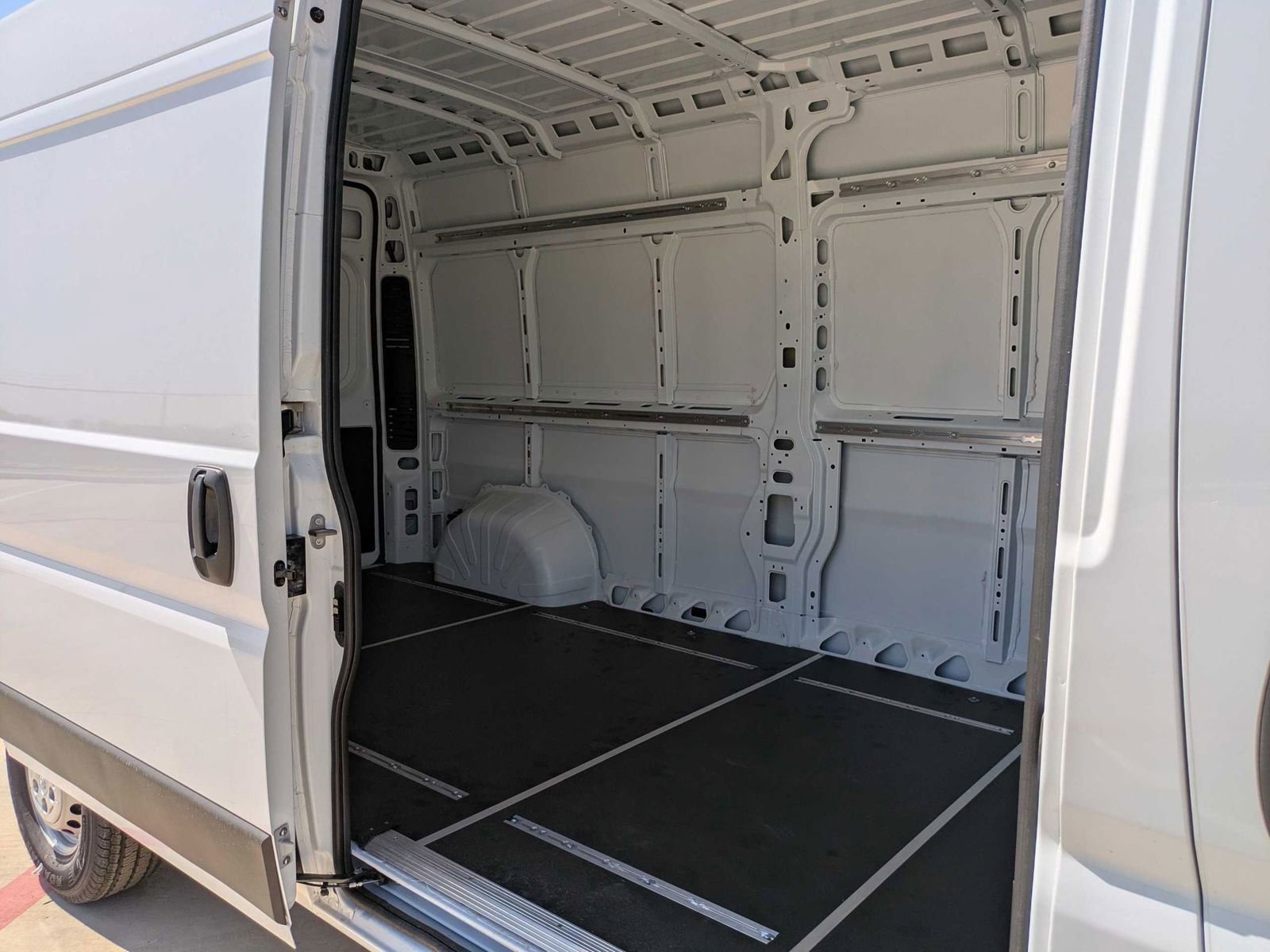 New 2025 RAM ProMaster 2500 w/ Power Group image 14