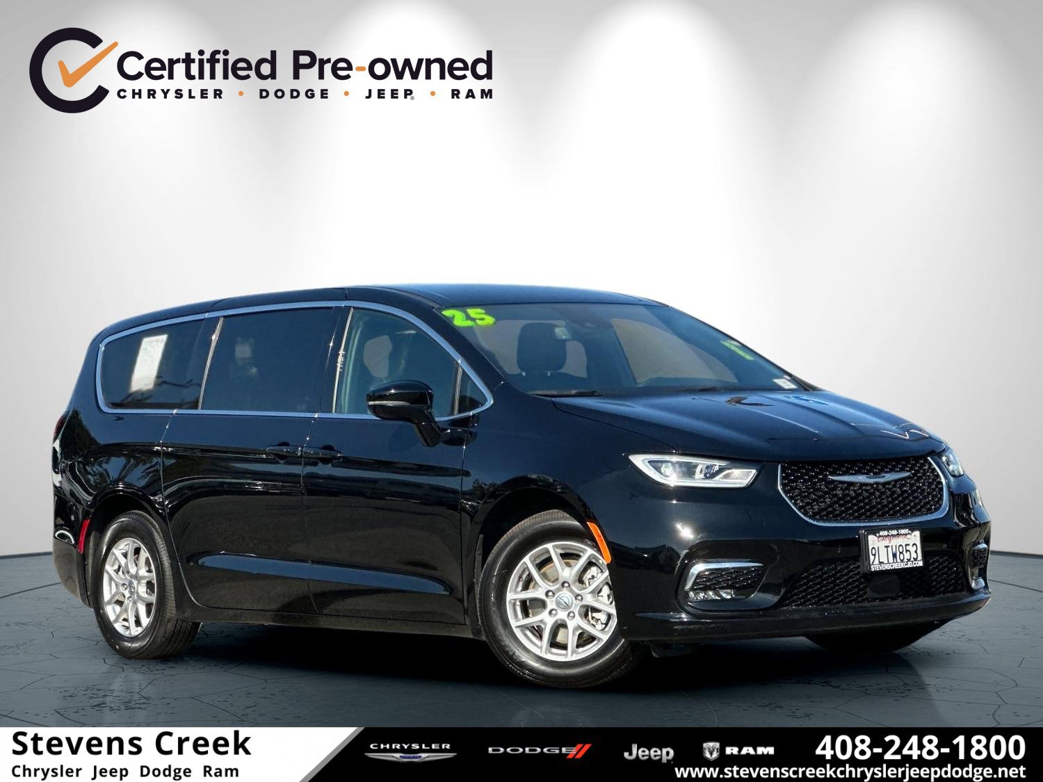 Used 2025 Chrysler Pacifica Select