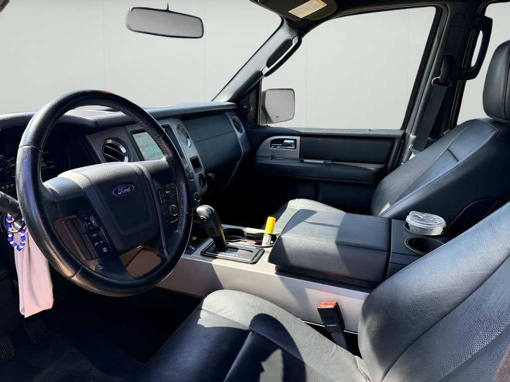 Used 2017 Ford Expedition EL XLT w/ Equipment Group 202A RWD image 8