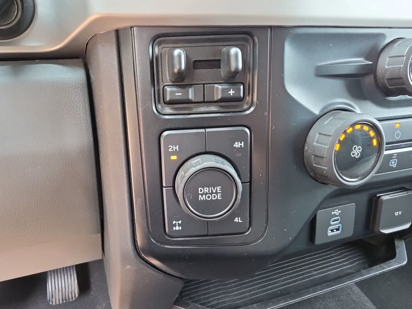 Used 2025 Ford F250 XLT AWD/4WD image 27