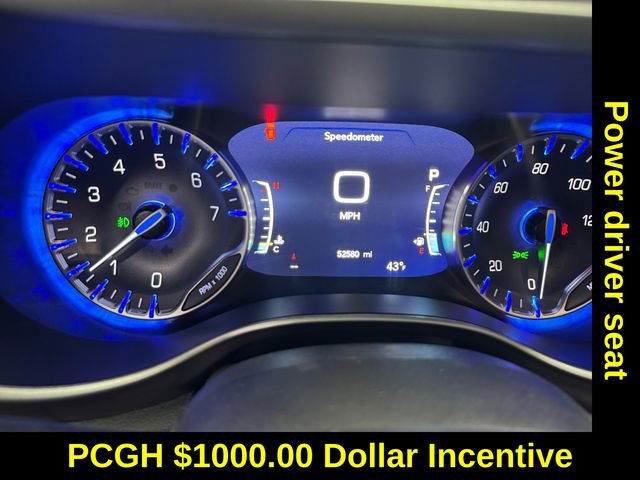 Used 2024 Chrysler Pacifica Touring-L image 2