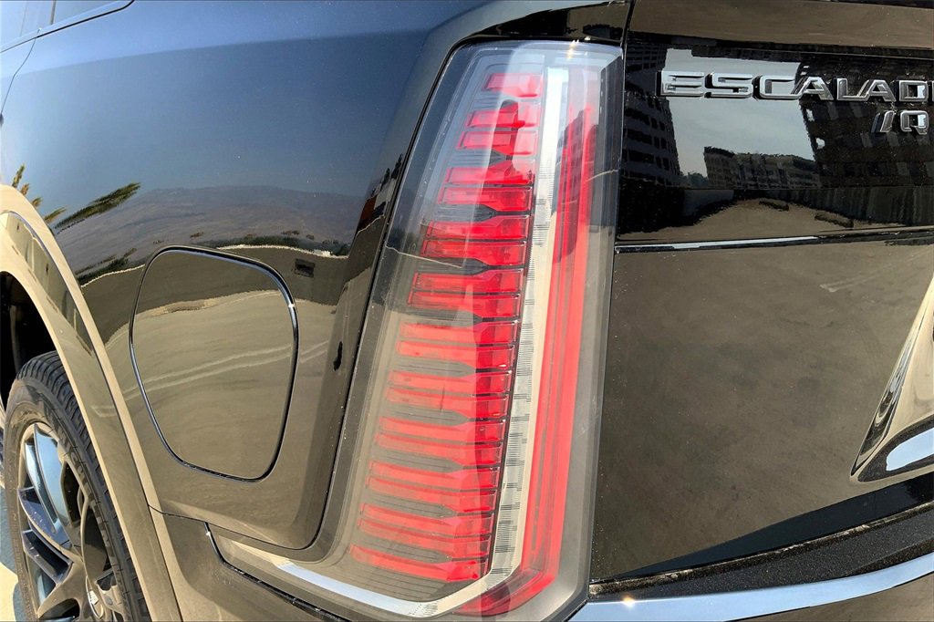 New 2026 Cadillac Escalade IQ Sport 2 w/ LPO, ONYX Package image 15