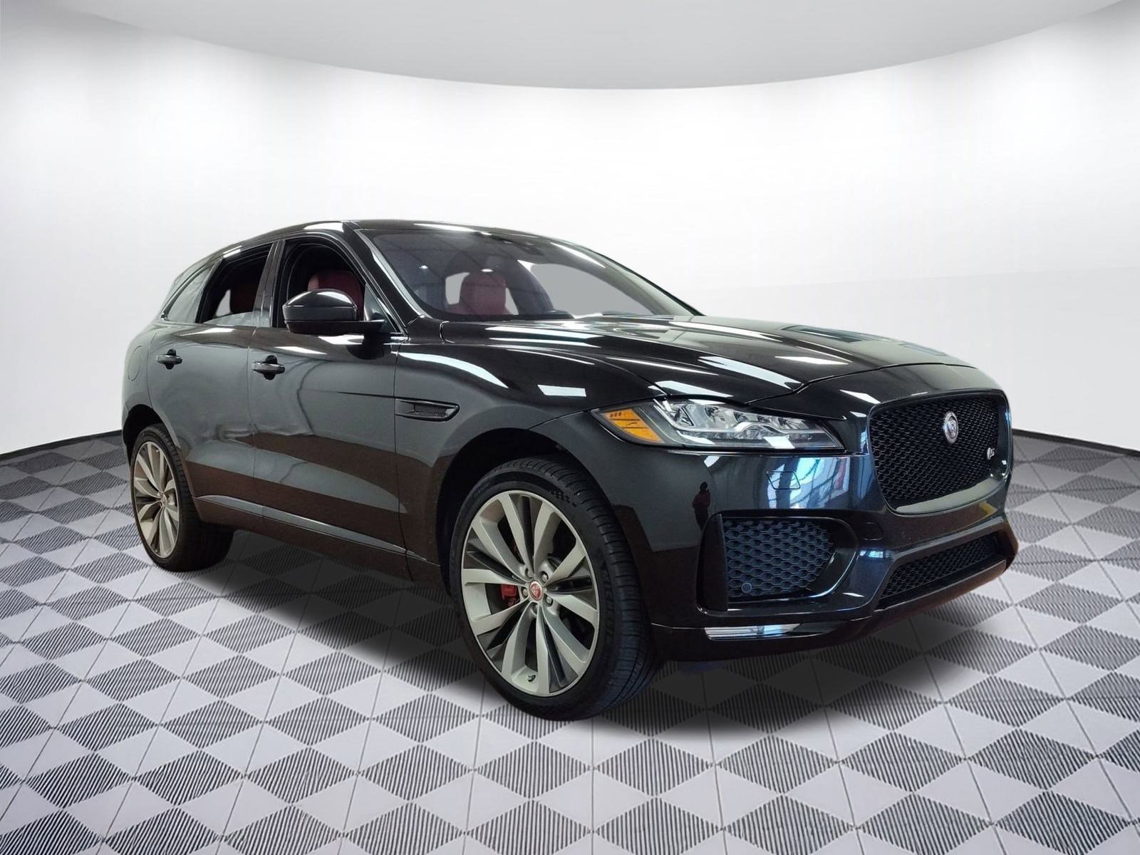 Used 2017 Jaguar F-PACE S image 6