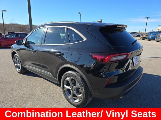 Used 2025 Ford Escape ST-Line AWD/4WD image 3