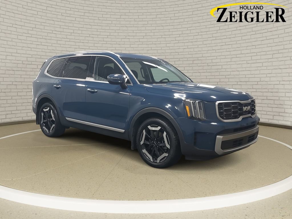 Used 2023 Kia Telluride S w/ S Sunroof Package image 3