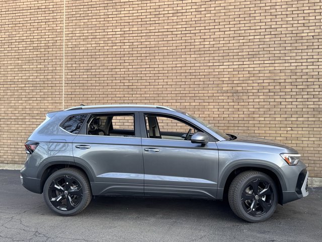 New 2025 Volkswagen Taos SEL image 5