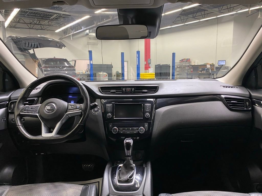 Used 2022 Nissan Rogue Sport SV w/ Technology Package image 21