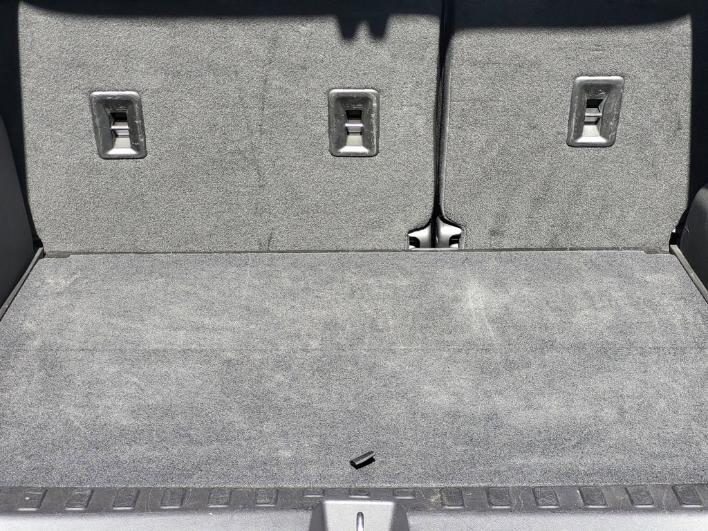 Used 2024 GMC Terrain SLT image 21