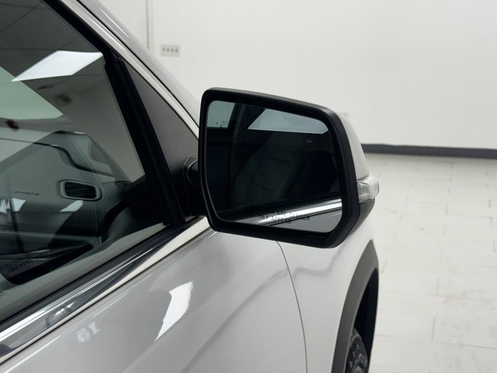 Used 2023 GMC Acadia SLT image 36