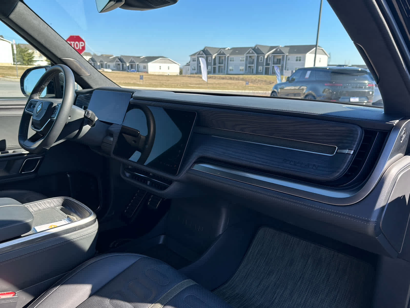 Used 2023 Rivian R1T Adventure image 19