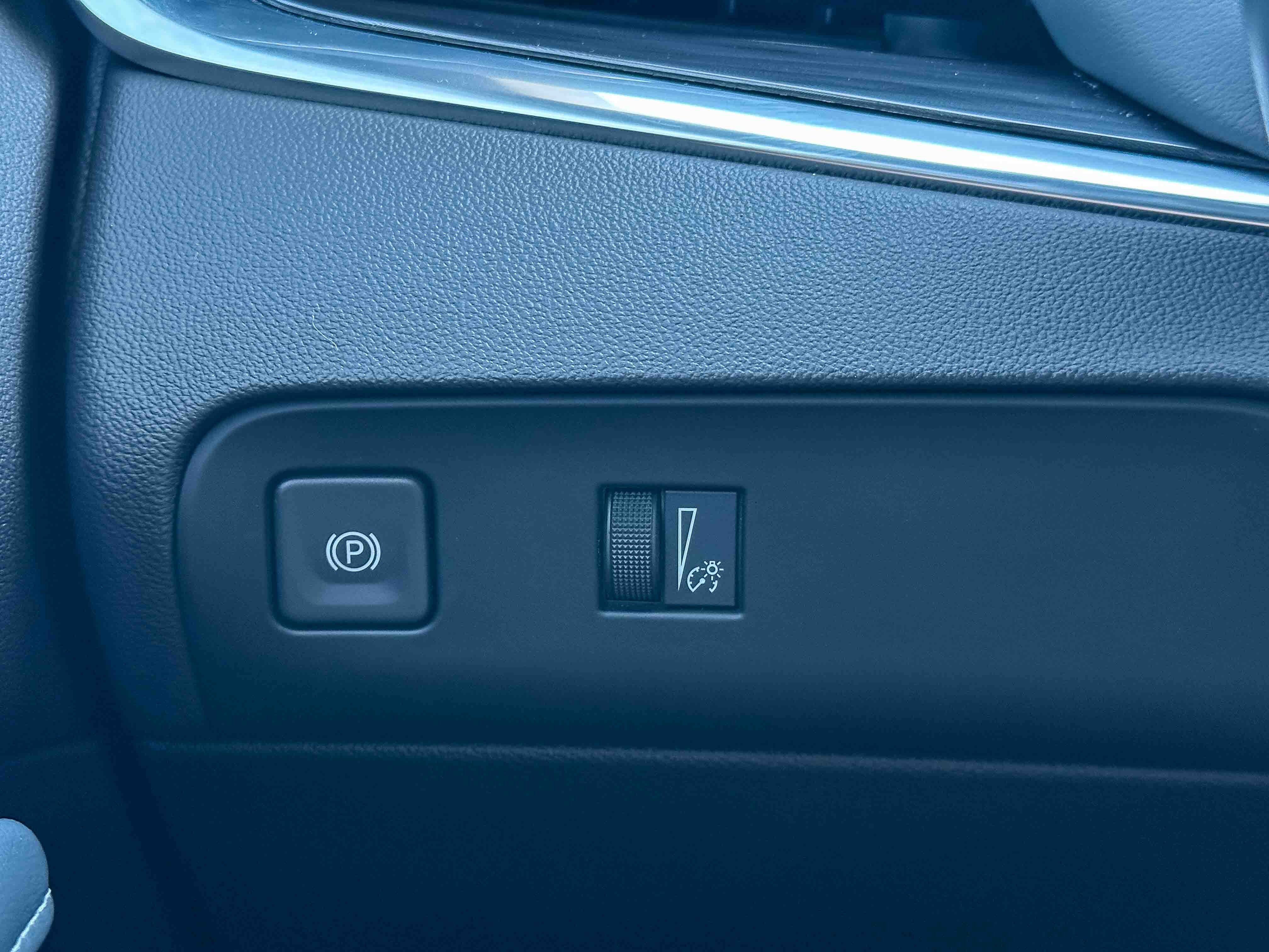 Used 2023 Buick Enclave Essence w/ Sport Touring Edition FWD image 36