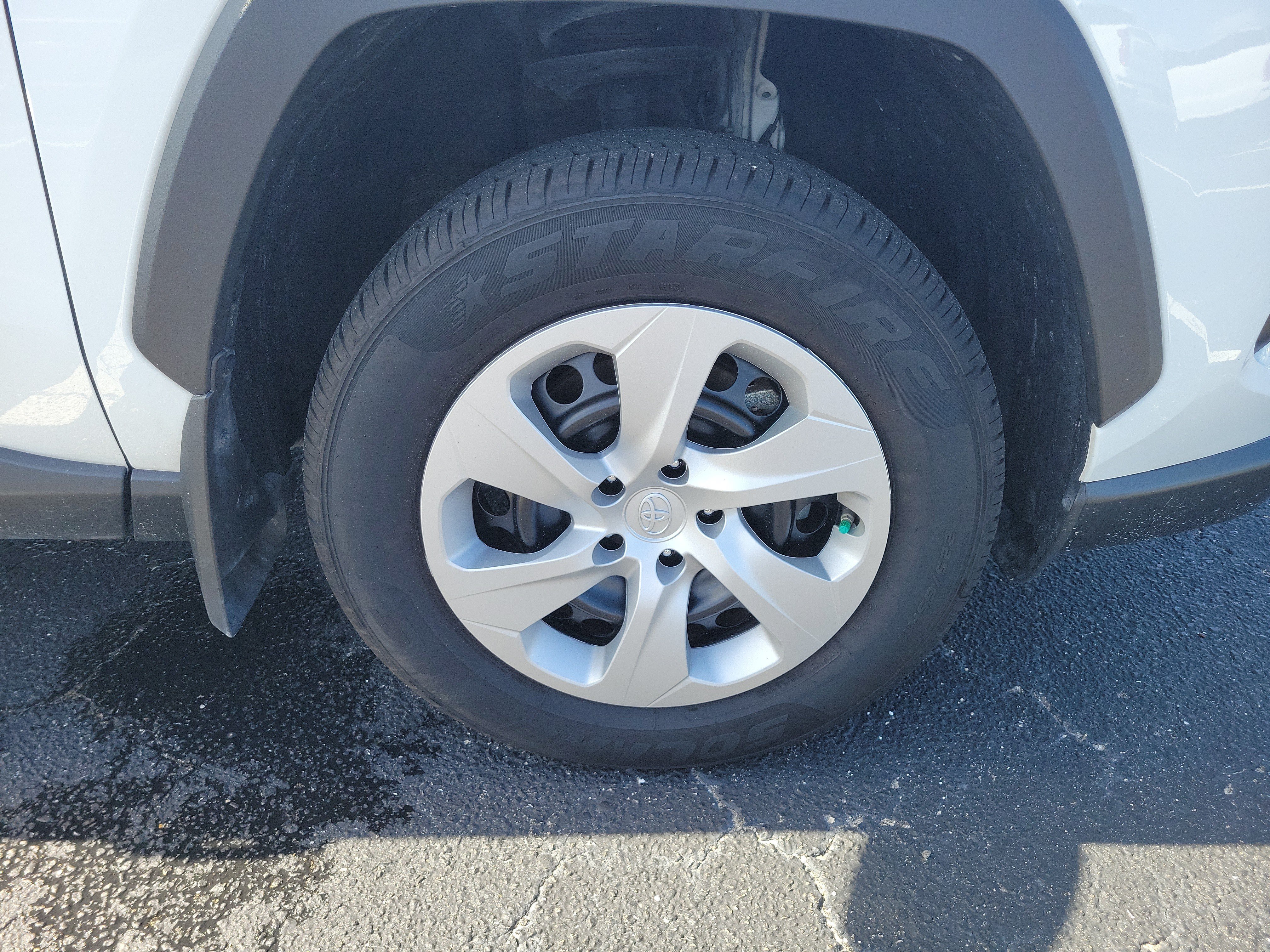 Used 2025 Toyota RAV4 LE AWD/4WD image 9