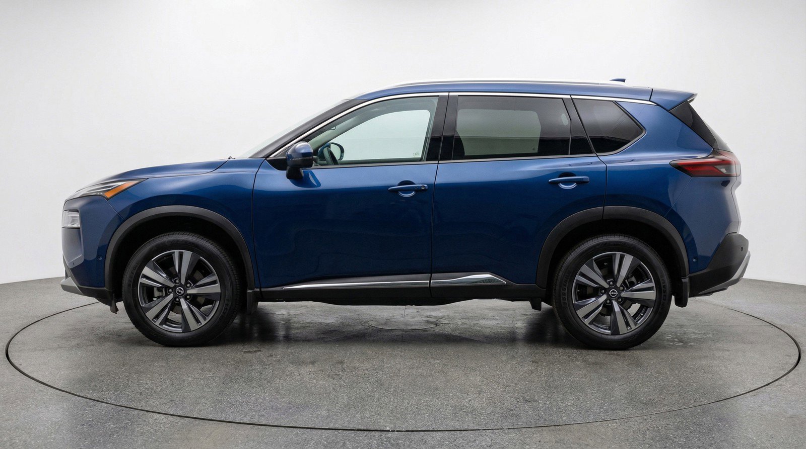 Used 2025 Nissan Rogue SV FWD image 5