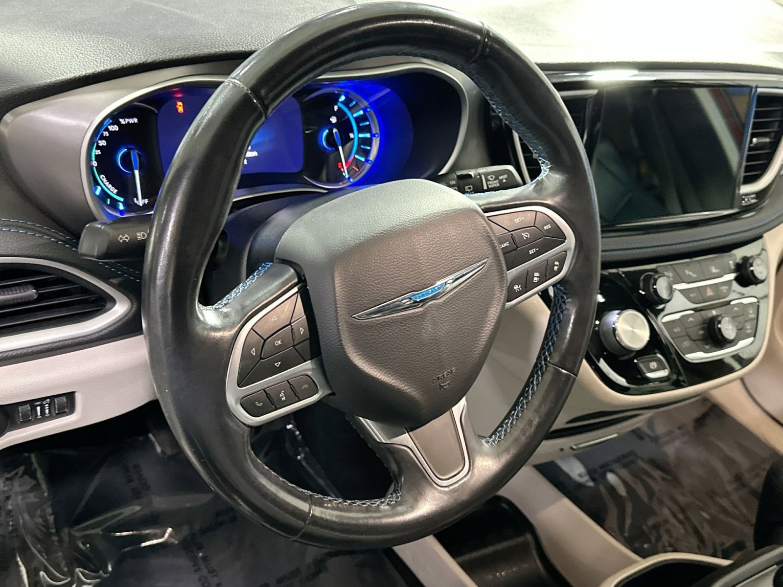 Used 2021 Chrysler Pacifica Touring-L image 19