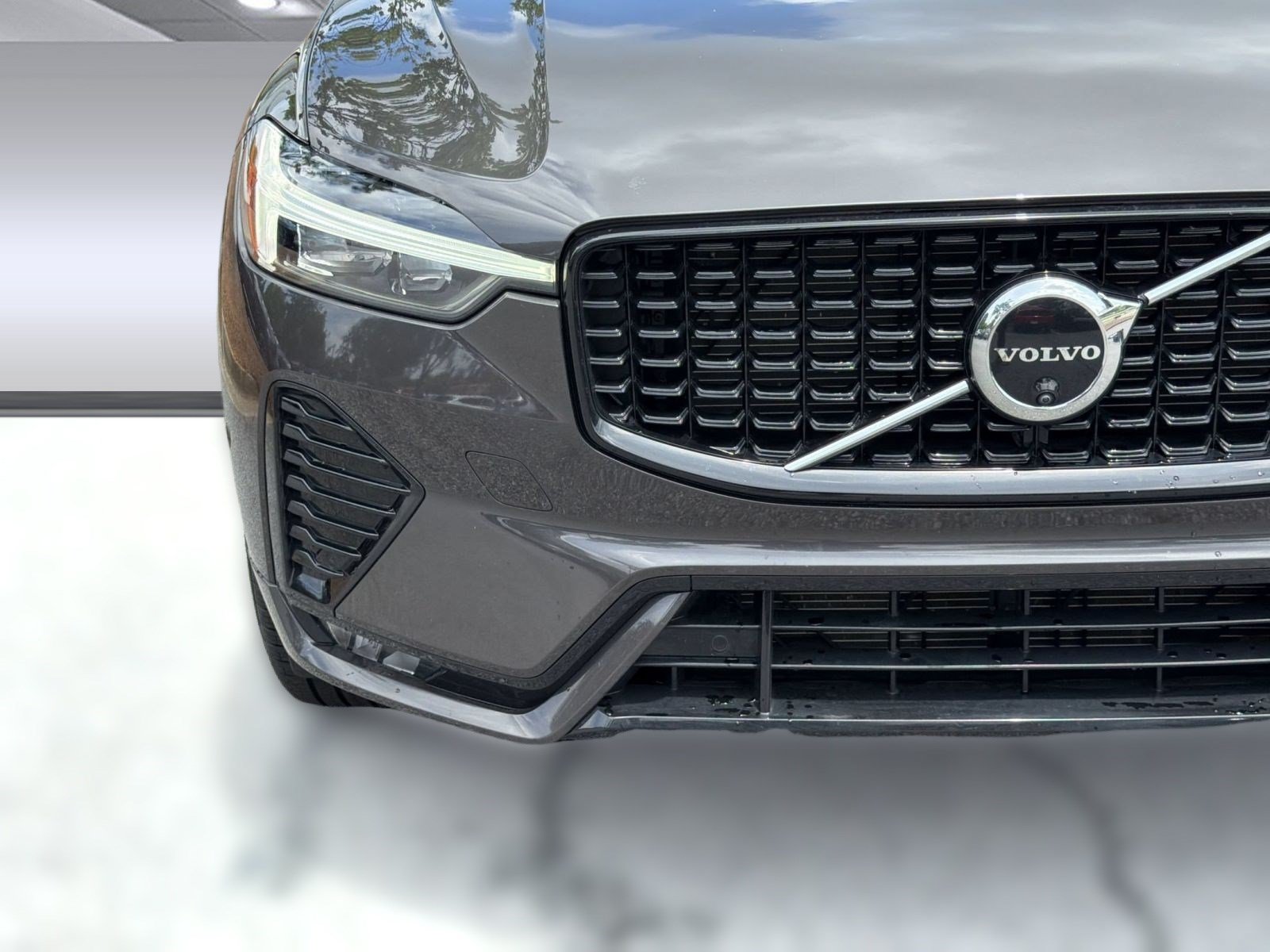 Used 2025 Volvo XC60 B5 Plus w/ Protection Package Premier AWD/4WD image 11