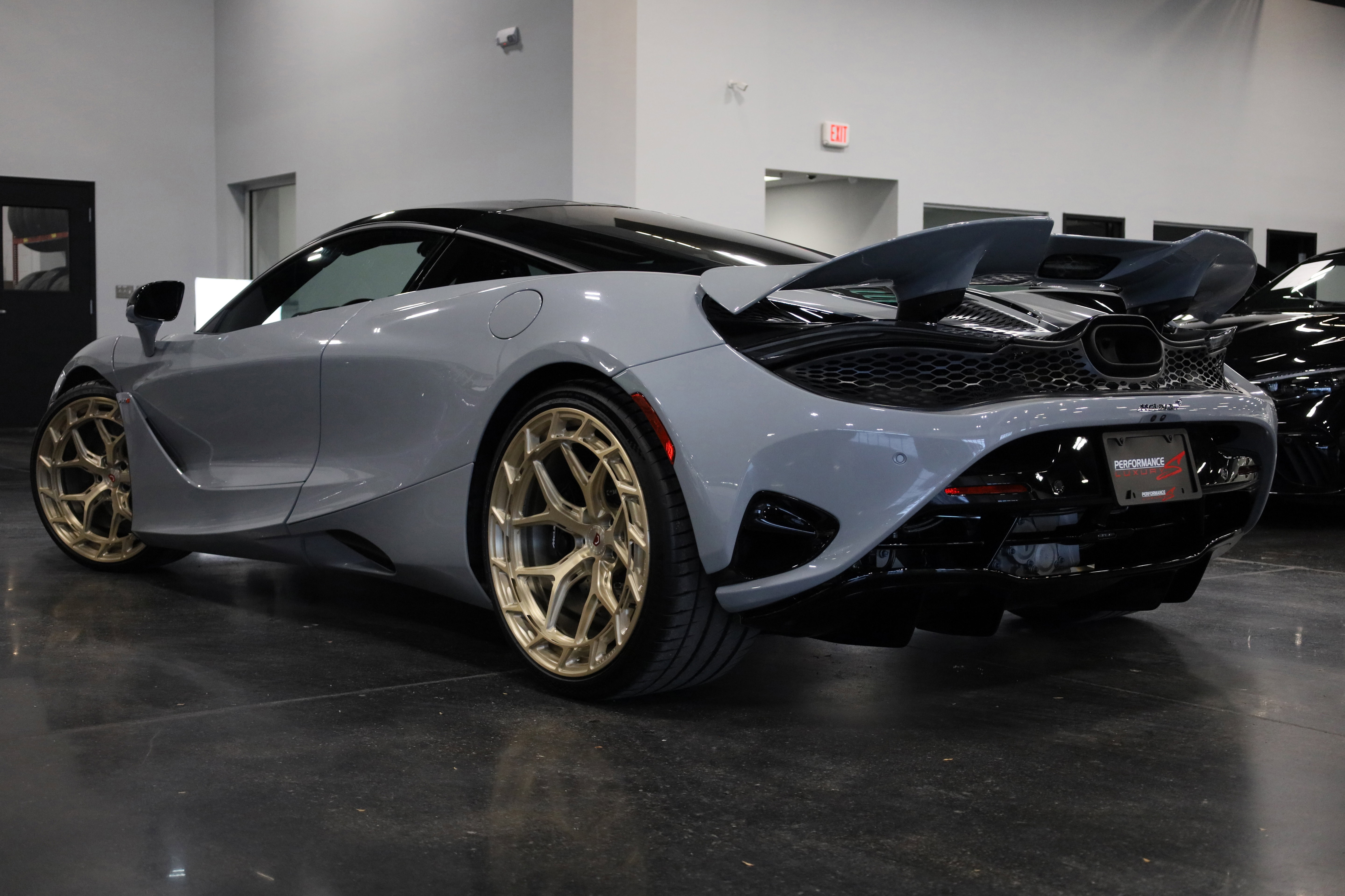 Used 2025 McLaren 750S image 4