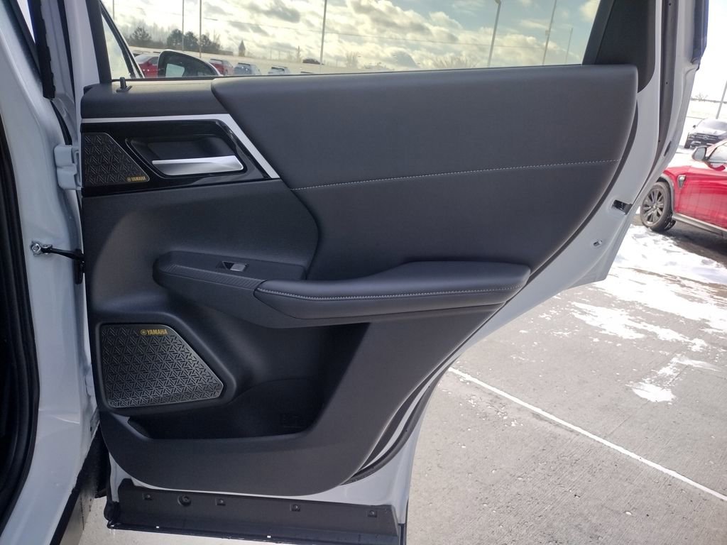 New 2026 Mitsubishi Outlander SE image 33