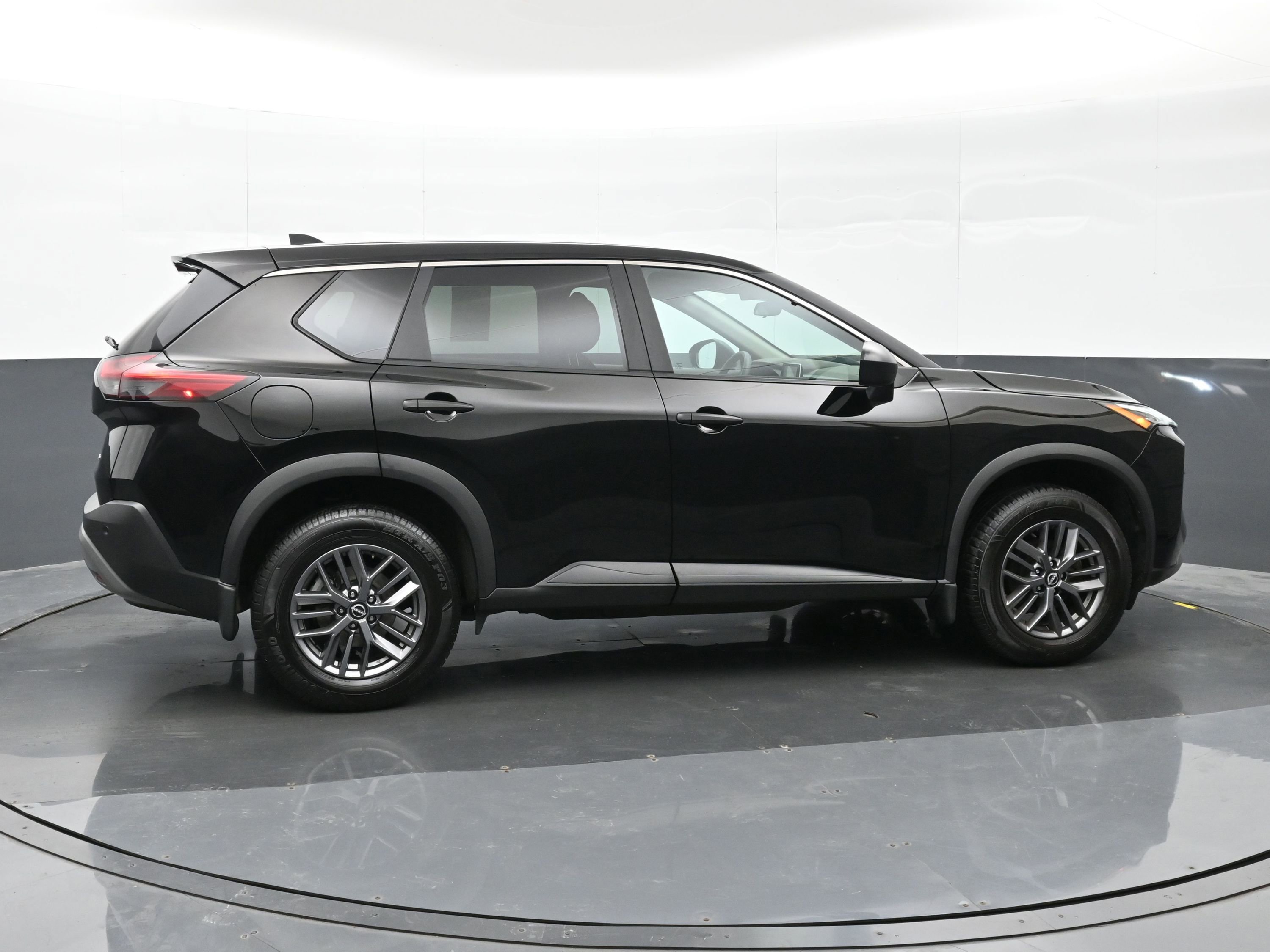 Used 2023 Nissan Rogue S AWD/4WD image 5