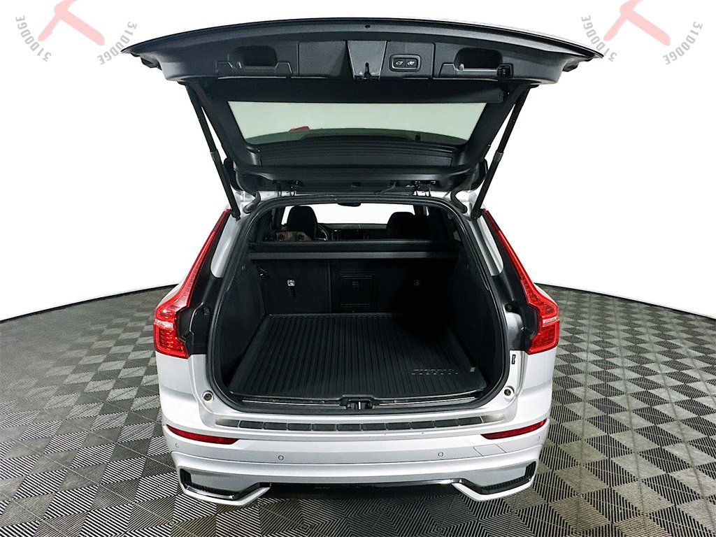 Used 2023 Volvo XC60 B5 Plus image 30