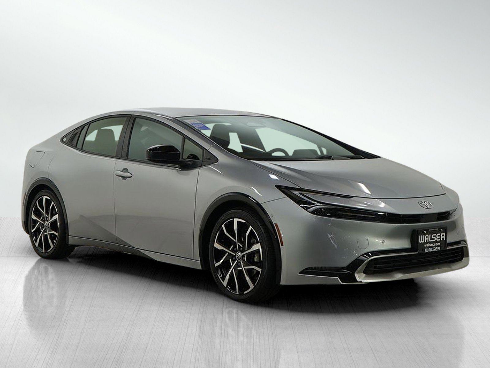 Used 2025 Toyota Prius Plug-In Hybrid image 9