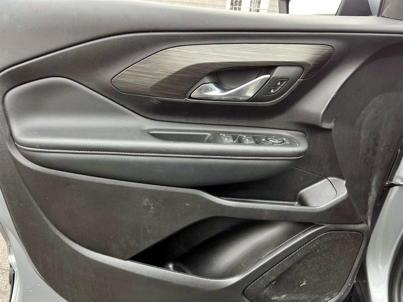 Used 2024 GMC Terrain SLE FWD image 15