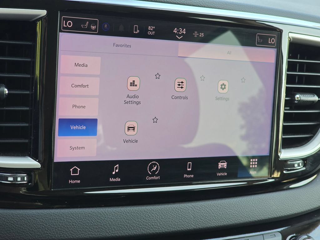Used 2024 Chrysler Pacifica Touring-L FWD image 42