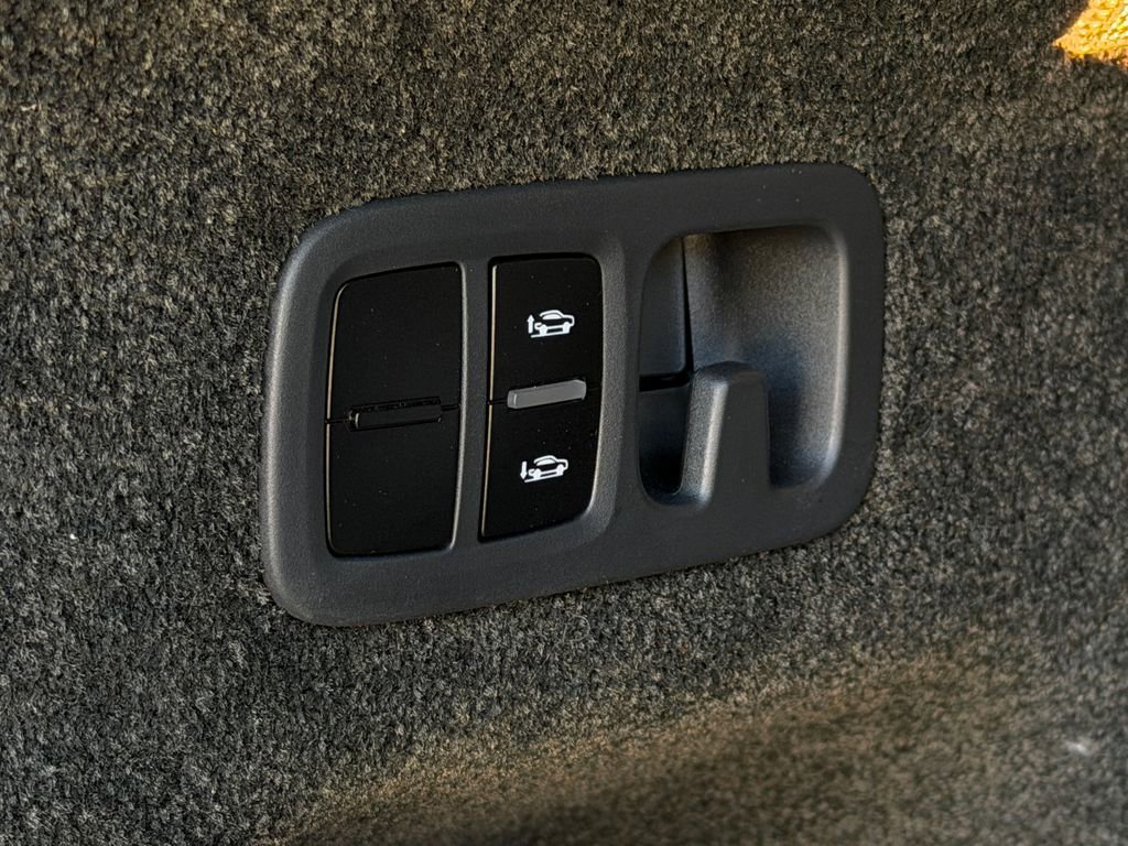 Certified 2023 Bentley Bentayga Extended Wheelbase image 42