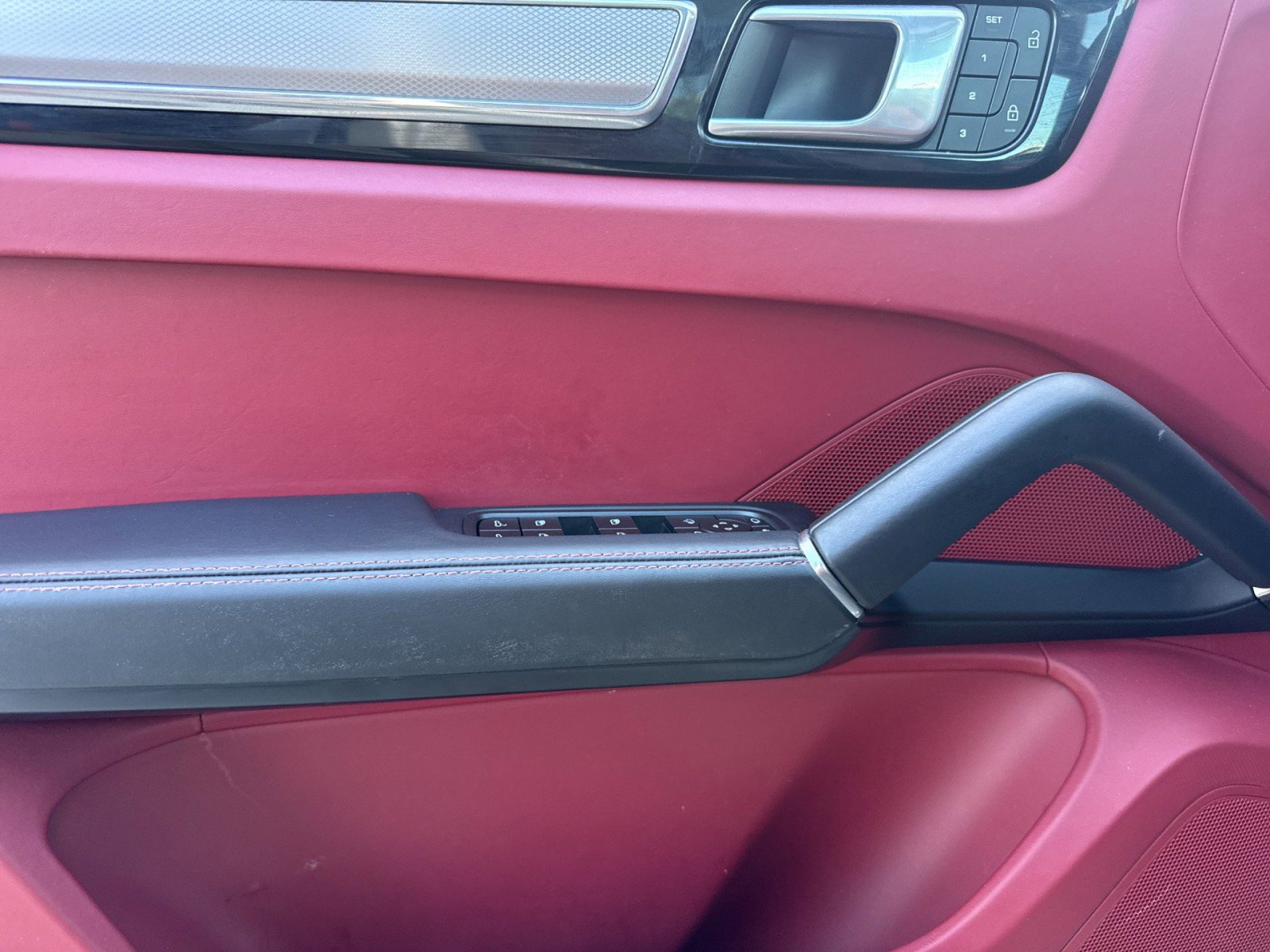 Used 2022 Porsche Cayenne Platinum Edition image 12