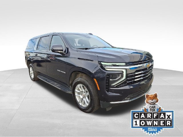 Used 2026 Chevrolet Suburban LT w/ Comfort Package AWD/4WD image 1